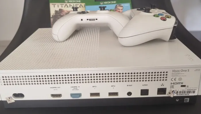 X BOX S 1TB seminovo único dono 