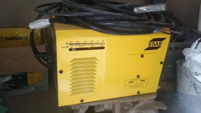 Máquina de solda esab batam 250