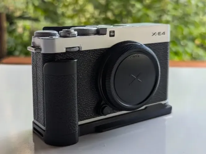 Fujifilm X-e4 Prata, Com Grip, Thumb Rest, 8713 Clicks