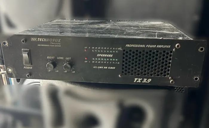 Amplificador de som Profissional aceito troca 