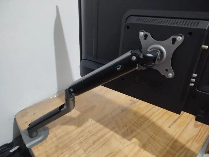 Suporte Articulado de Mesa para Monitor ELG (Completo)