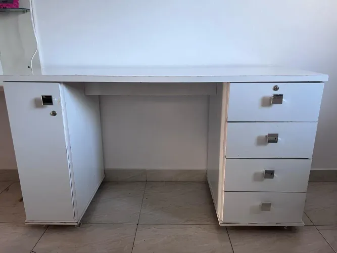 Escrivaninha/ penteadeira