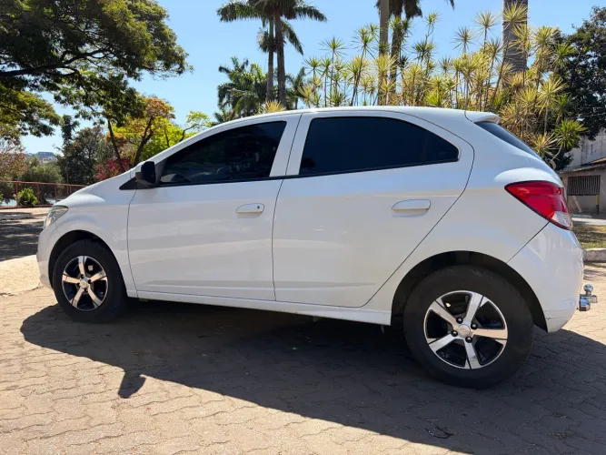 Chevrolet Onix Hatch LS 1.0 8V Flex Power Mec. 4P 2016