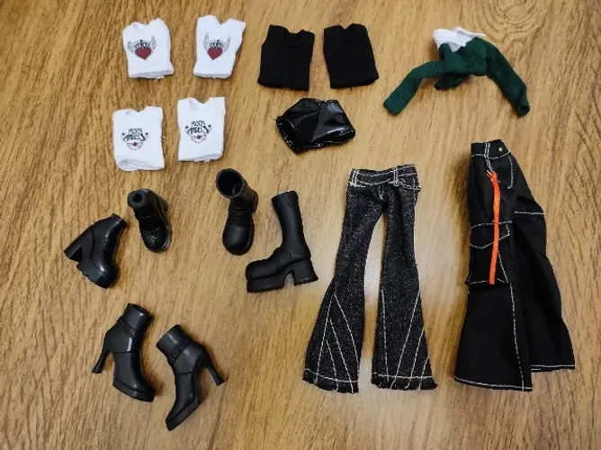 Lote para bonecas Bratz (Roupas e Calçados novos)