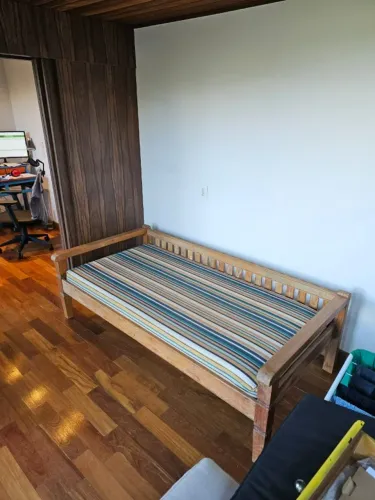 Sofá  de madeira rústico