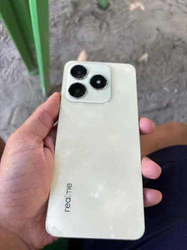 Vende se Realme C61