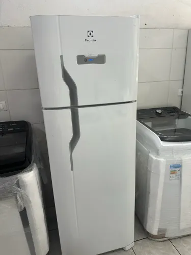 Geladeira Electrolux 310L Frost free 127v NOVA