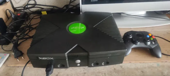 Xbox clássico com jogos 