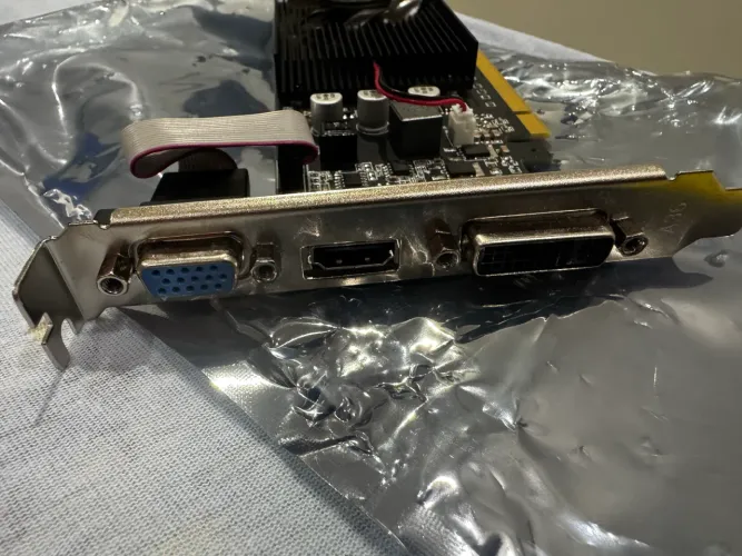 VENDO PLACA DE VIDEO GEFORCE GT 210 1GB