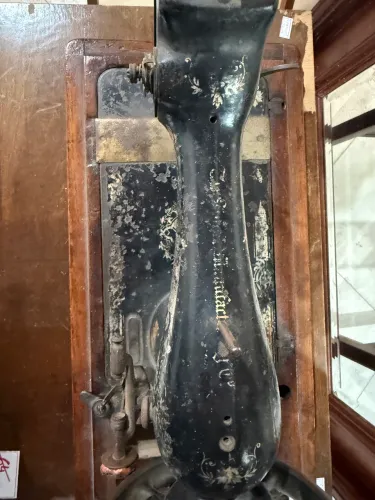 Máquina de costura de ferro Singer - apenas decoração - não está funcionando