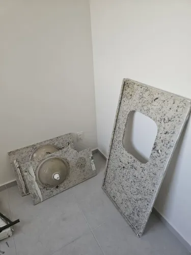 Bancadas de mármore com cuba e tanque