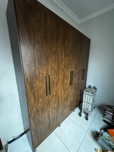 Guarda roupa 6 portas D Oro cor marrom