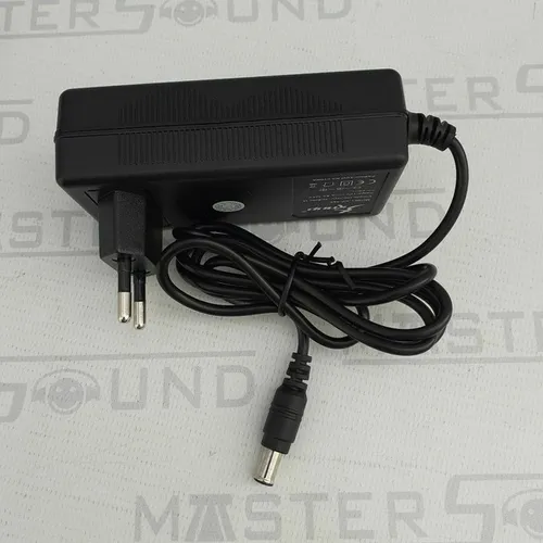 Fonte de alimentação  para monitor. 2,5AM. 12 volts. Nova.