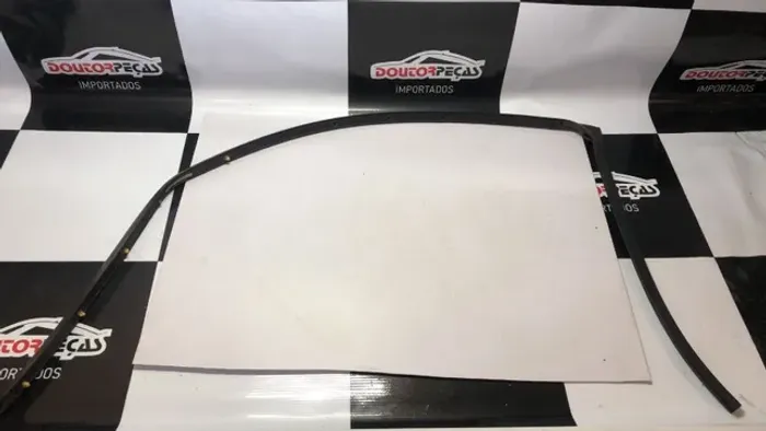 Borracha interna guarnicao porta traseira esquerda fiat linea 2009