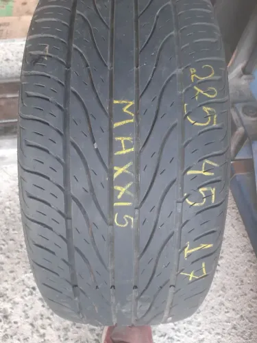 Pneu 225 45 17 Maxxis Z4 meia vida