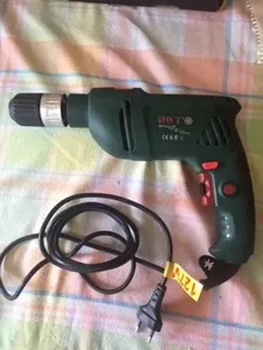Furadeira de impacto profissional DWT sbm 780c.