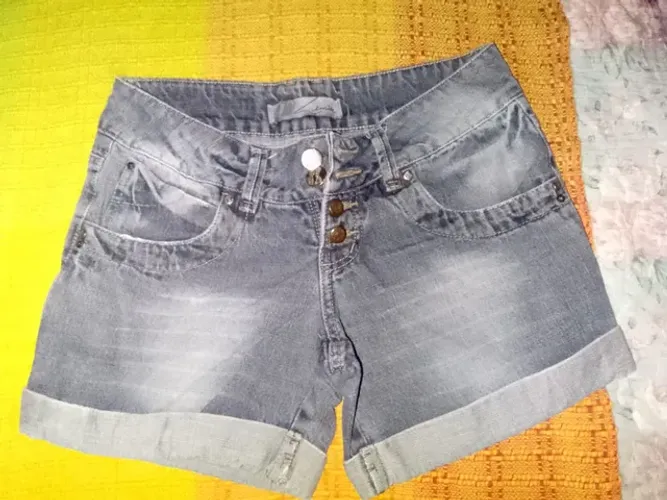 7 SHORTS. 1 SAIA. N°38. FEM.