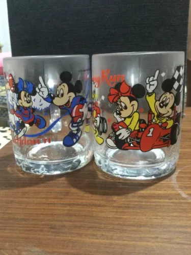 2 xícaras comemorativas da turma Mickey anos 90