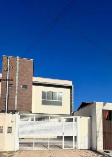 Sobrado para Venda em Camboriú, Tabuleiro, 3 dormitórios, 1 suíte, 2 banheiros, 2 vagas