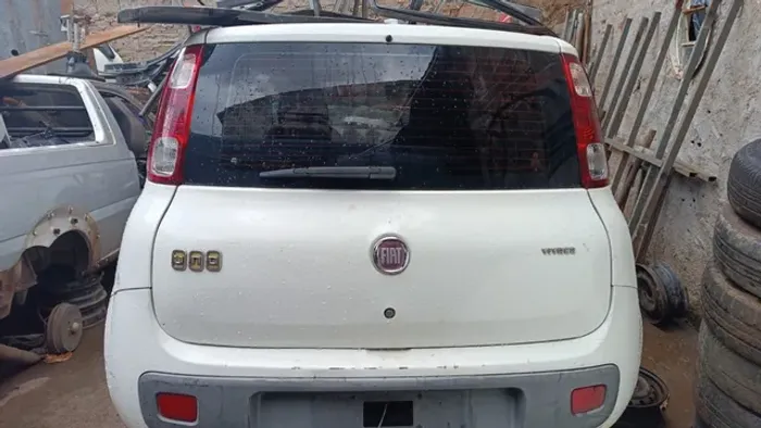 UNO vivace 2014 Traseira intacta
