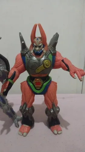 "Evil Space Alien" de Mighty Morphin Power Rangers, fabricados pela Bandai.