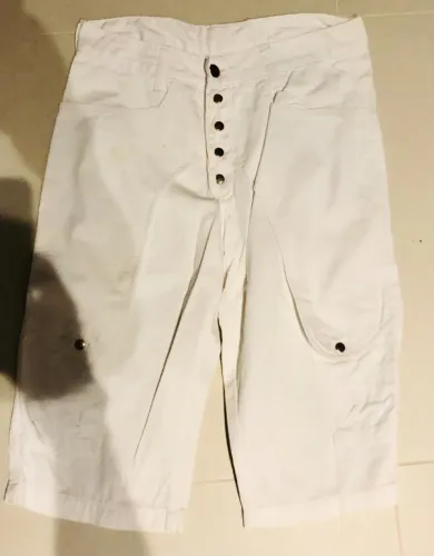 Bermuda de de marca. Semi-Nova. Estilosas, Importadas e Originais. Somente Venda R$ 50,00