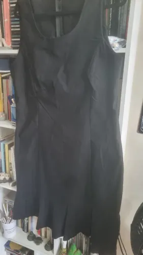 Vestido pretinho básico elegante