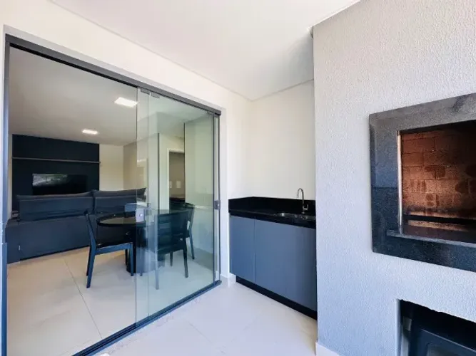 Locação Anual - Apartamento Mobiliado com 2 dormitórios e 1 vaga - Praia Brava