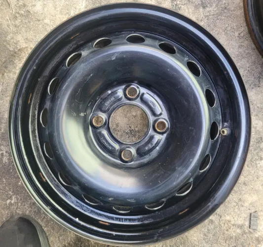 Roda de ferro aro14 seminova em até 10x de R$18,00 no cartão de crédito