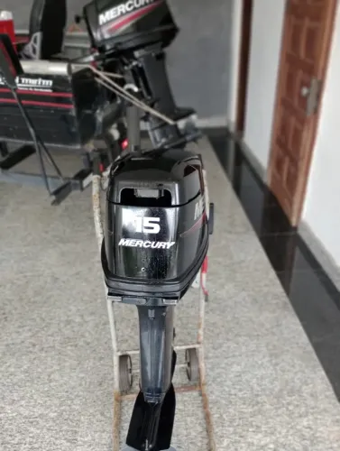 Motor de popa Mercury super 2020, revisado 