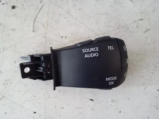 Comando Do Som Renault Kwid 1.0 2023 1018