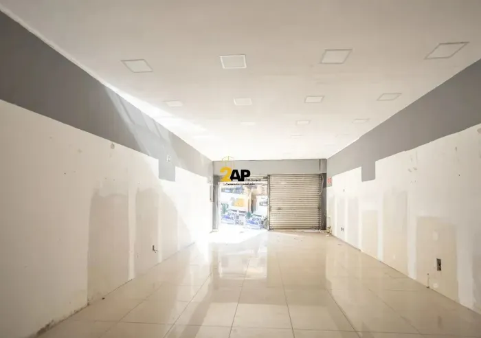 Ponto comercial de 150m² para aluguel na Lapa com 1 banheiro