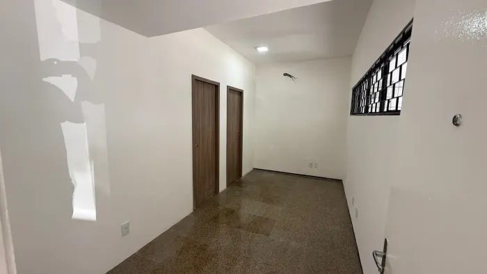 Alugo Sala Comercial na Av Heráclito Graça 