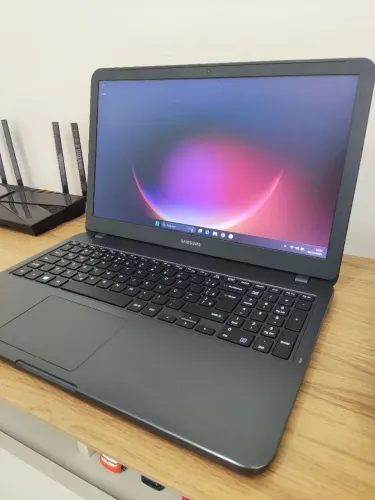 Notebook Samsung Essentials E20