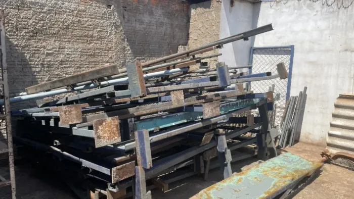 ? VENDO PERFIL DE CHAPA - 2.100 KG APROX. ?