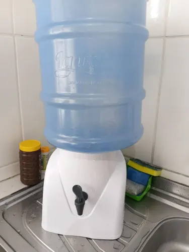 Dispenser e galão de água mineral