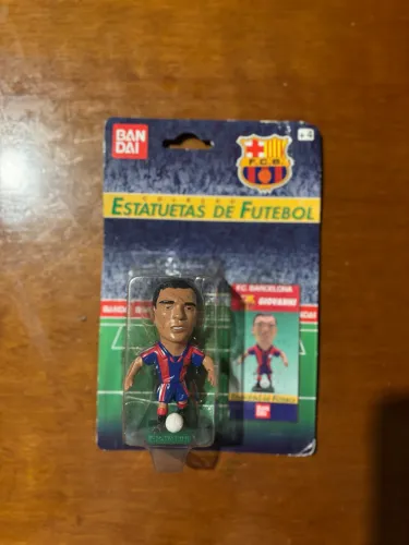 miniatura colecionável Bandai do jogador Giovanni do FC Barcelona, lançada em 1996