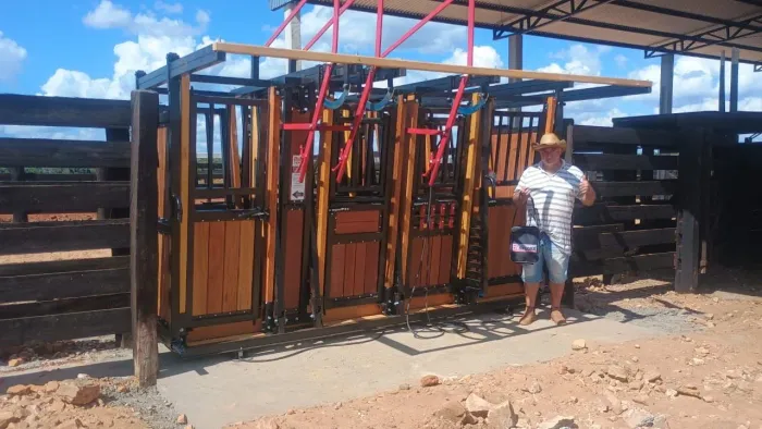 Tronco de contenção bovino (BRETE)