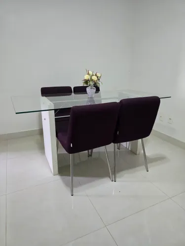 Mesa Jantar Tok & Stock vidro 4 cadeiras