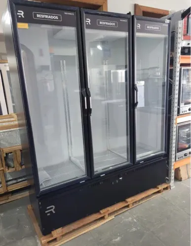 MB Refrigerador Expositor Três portas Refrimate
