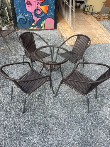Mesa com 4 cadeiras entregamos em sua casa