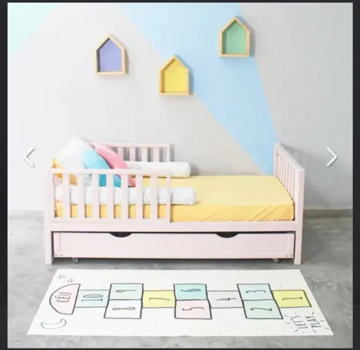 Cama de madeira maciça laqueada tamanho junior 