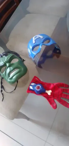 Máscaras e Luva de Super Herói - Hulk, Capitão América e Homem Aranha