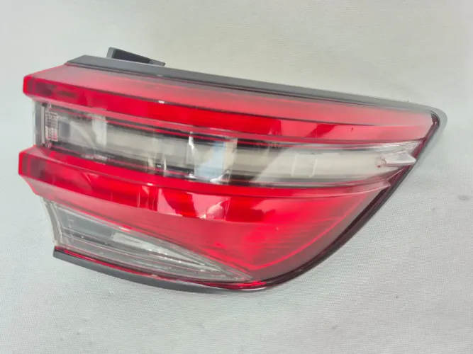 Lanterna Direita Toyota Hilux Sw4 2020 2021 2022 original 