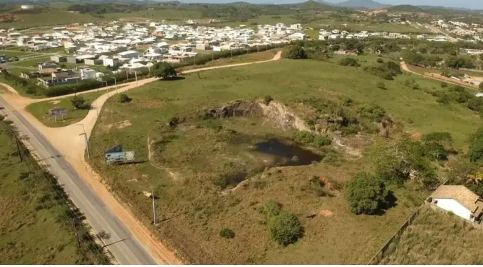 Terreno para alugar, 8500 m² por R$ 8.000,00/mês - Fazendinha - Araruama/RJ