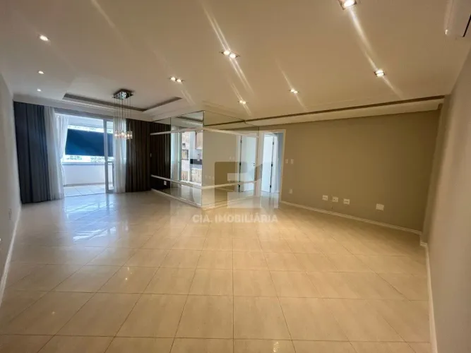 Apartamento de 4 dormitórios à venda na Trindade