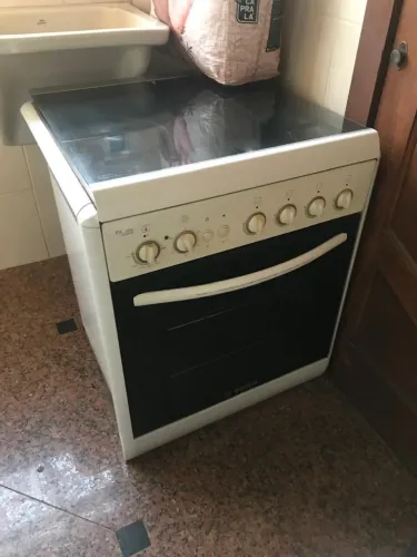 Fogão de embutir Bosch 4 bocas.