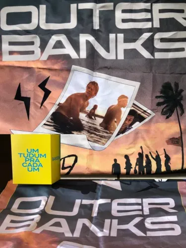 Bandeira Outer Banks - TUDUM NETFLIX