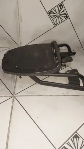 Suporte e baú para moto + baú.