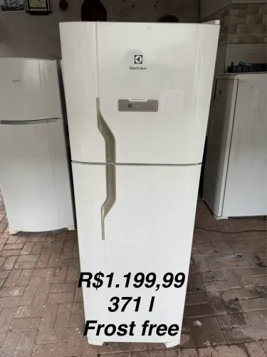Geladeira Electrolux frost free 371 litros, funcionando e econômica 